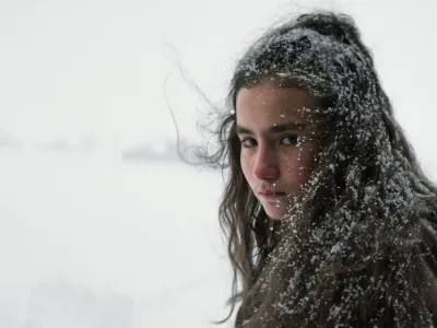 Film O posu&scaron;enih travah (Kuru otlar ustune) v režiji Nuri Bilge Ceylan govori o posamezniku na razpotju, v precepu med željami in realnostjo Erdoganove Turčije.