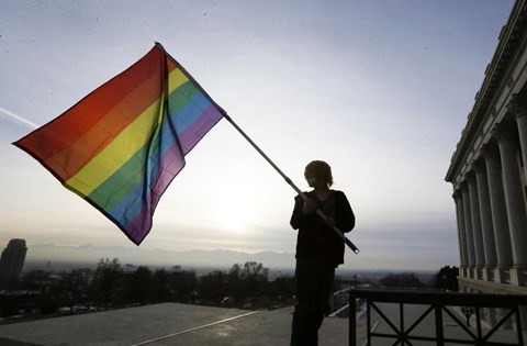 Irak z visokimi zapornimi kaznimi za homoseksualne odnose: "Gre za ohranitev verskih vrednot"
