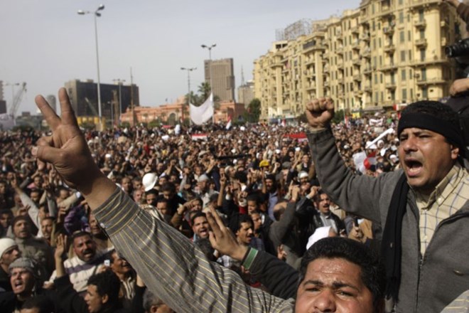 V živo: Oblasti naj bi omilile policijsko uro za tri ure, Obama ponovil, da je prihodnost Egipta v rokah Egipčanov