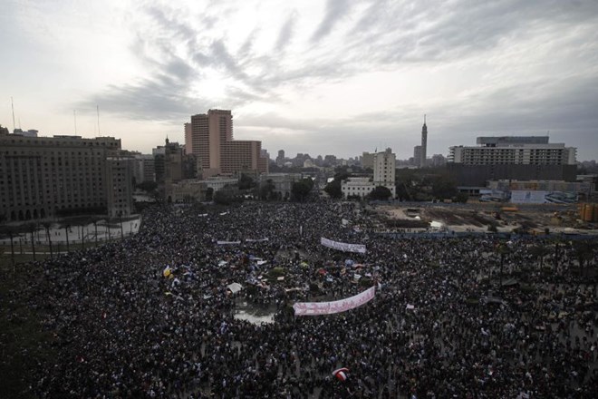 V živo: Oblasti naj bi omilile policijsko uro za tri ure, Obama ponovil, da je prihodnost Egipta v rokah Egipčanov