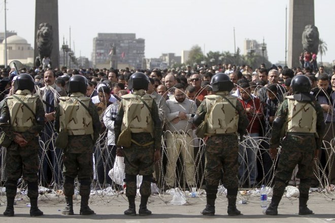 Proteste nadzoruje egiptovska vojska.
