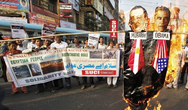 V znak solidarnosti z Egipčani danes protestirajo tudi v Indiji.