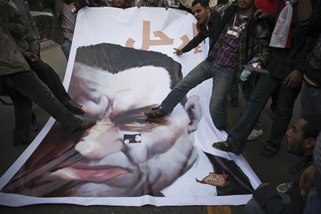 Mubarak ni odstopil, Obama sklical sestanek strokovnjakov za nacionalno varnost