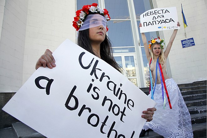 Ukrajinke "zgoraj brez" in s transparenti proti seks turizmu