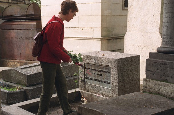 Morrisonovo zadnje počivališče na pokopališču Pere-Lachaise je še danes eden najbolj obiskanih krajev v Parizu.