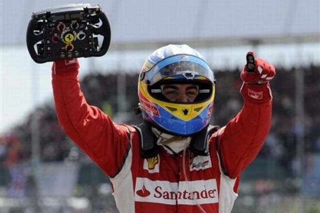 Poskočni konjiček ugnal rdeča bika: Alonso v Silverstonu do prve letošnje zmage