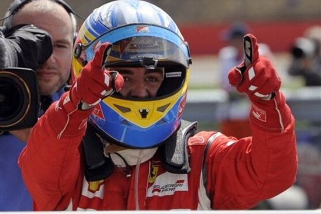 Poskočni konjiček ugnal rdeča bika: Alonso v Silverstonu do prve letošnje zmage