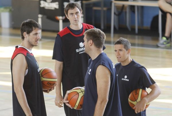 Košarkarski reprezentanti (od leve proti desni) Boštjan  Nachbar, Erazem Lorbek, Goran Jagodnik in Jaka Lakovič so  z mislimi...