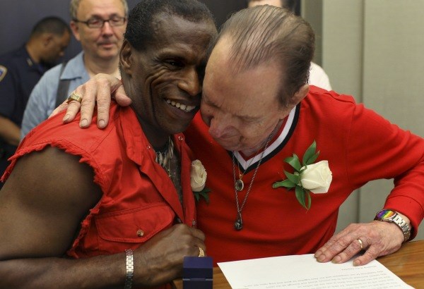 Foto: V New Yorku množične poroke istospolno usmerjenih parov
