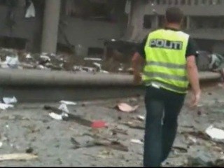 Amaterski videoposnetki bombnega napada v Oslu, posneti z mobilnim telefonom.