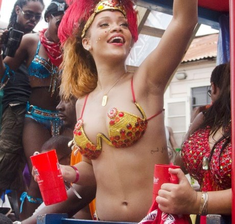 Foto: Rihanna v pomanjkljivem kostumu na karnevalu Kadooment dneva