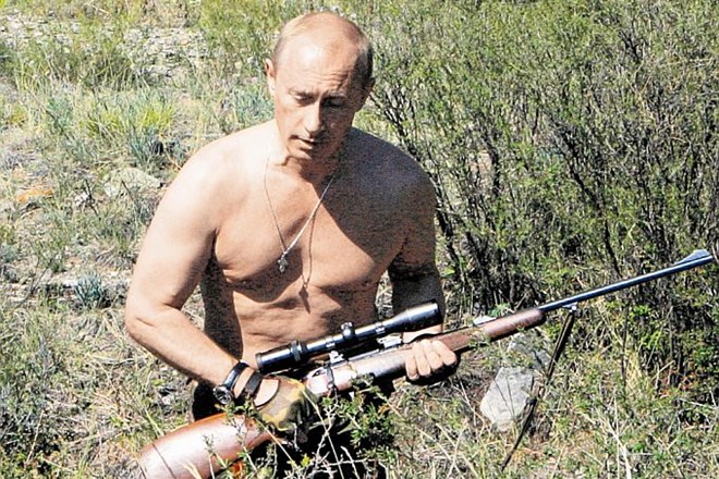 Putin ni nikoli bežal pred fotoaparatom, nadvse ljube pa so mu fotografije, na katerih ima možnost pokazati svoje mišičasto...