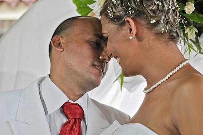 Foto: Na Castrov rojstni dan prva poroka homoseksualca in transseksualca