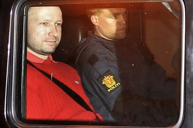 Norvežan Anders Behring Breivik, ki je v dvojnem napadu v Oslu in na bližnjem otoku Utoya 22. julija pobil 77 ljudi, je...