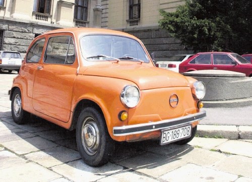 Fičko - 804. "Če je bilo leta 1956 v Sloveniji uradno 14.387 avtomobilov, leta 1976 pa že skoraj 360.000, je bil za to v...