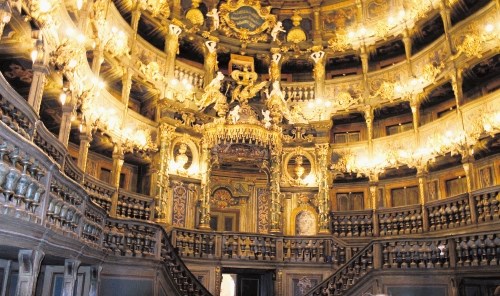 Malokdo ve, da v Bayreuthu poleg Wagnerjevega opernega gledališča poznajo še eno opero, to je Marrkgräflichen Opernhaus, kjer...