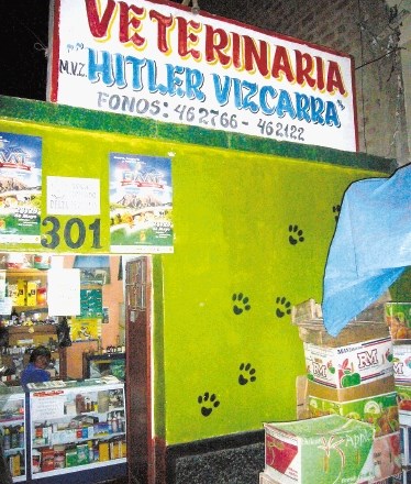 Hitlerjevo ime na pročelju veterinarske  ambulante v perujski Moquegui