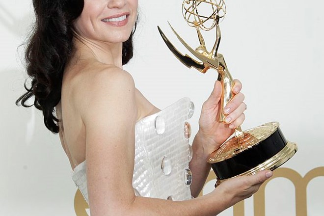 Juliianna Margulies je emyyja prejela za glavno vlogo v drami Dobra žena (The Good Wife).