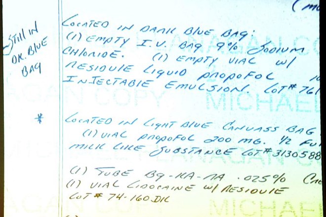Zapiski policista, ki je kasneje preiskal sobo Michaela Jacksona.