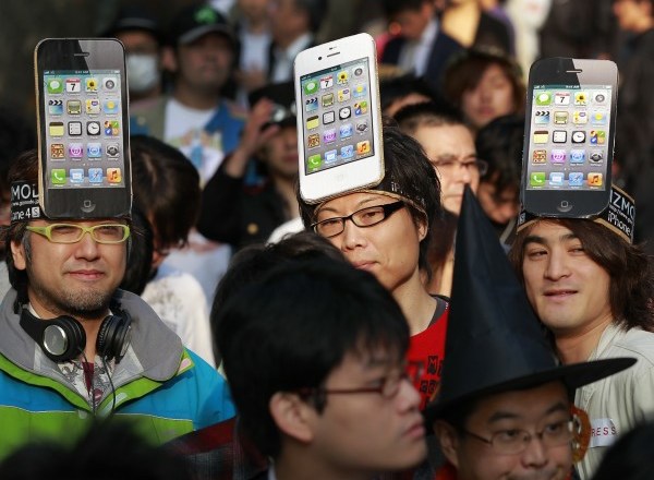 Foto: Na iPhone 4S v vrsti čakali tudi deset dni