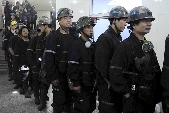 Foto: Iz kitajskega rudnika rešili 45 rudarjev, ki so bili 36 ur ujeti pod zemljo