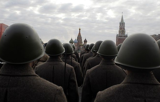 Foto: V Moskvi so obeležili obletnico vojaške parade iz leta 1941