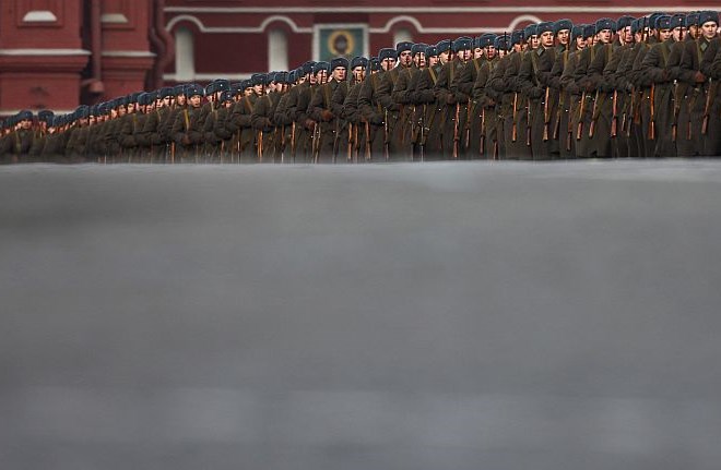 Foto: V Moskvi so obeležili obletnico vojaške parade iz leta 1941