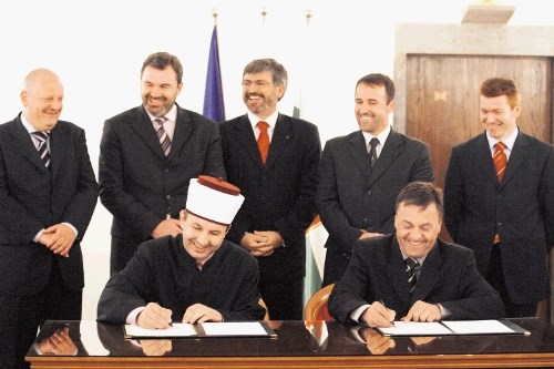 Že leta 2007 sta ljubljanski župan Zoran Janković in mufti Islamske skupnosti v RS Nedžad Grabus podpisala pismo o nameri...