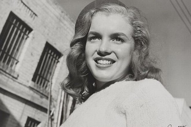 Največ zanimanja javnosti je zagotovo vzbudila igralka Marilyn Monroe, ki so jo 5. avgusta leta 1962 našli mrtvo v njenem...
