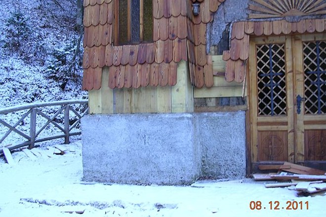 Foto: Vandali nad Rusko kapelico pod Vršičem
