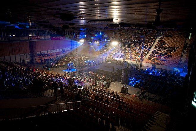 Borilna arena v Hali Tivoli.