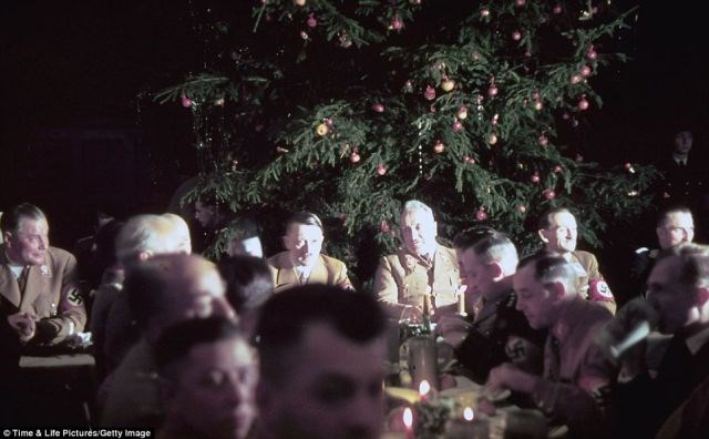 Foto: Hitler na božični večerji, Judje v taboriščih
