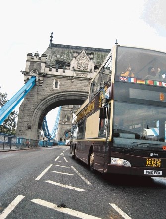 Do parka Hyde, ki velja za eno najbolj priljubljenih turističnih točk v Londonu, pripelje vsak boljši turistični avtobus v...