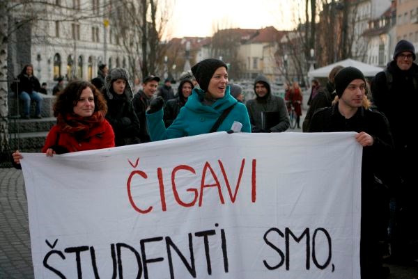 Foto: Protest proti ukinitvi štipendij, Pejovnik obljubil rešitev problema
