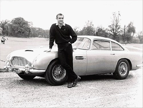 Aston martin DB5 je svojo prvo vlogo igral v filmu Goldfinger, 27. oktobra 2010 pa so ga zbiralcu Harryju Yeaggyju prodali za...