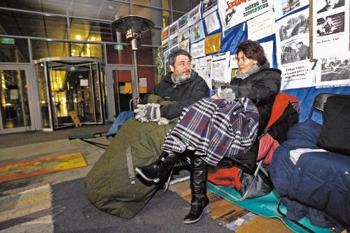 Novinarja Aranka Szavuly in Balazs Nagy Navarro  od decembra z gladovno stavko  protestirata proti cenzuri na državni...
