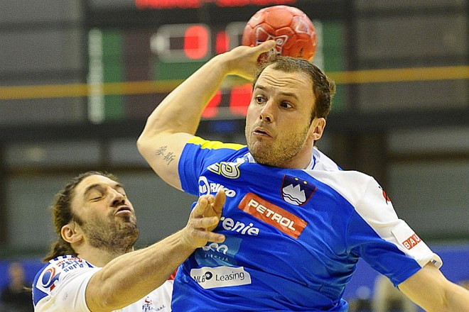 Uroš Zorman (z žogo) je bil v Srbiji najboljši po številu asistenc (40).