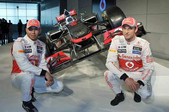 Srebrna puščica se predstavi: McLaren razkril nov dirkalnik za sezono 2012