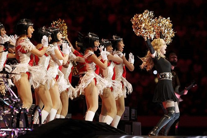 Foto: Madonna navdušila med polčasom Super Bowla
