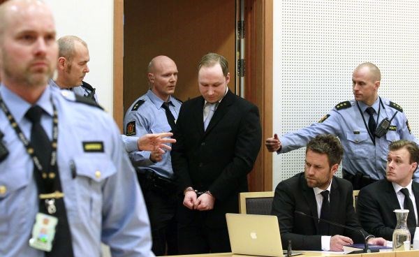 Breivik danes na sodišču.