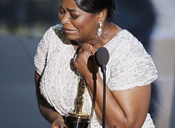 Octavia Spencer (oskar za najboljšo stransko igralko) ob prejemu kipca ni mogla zadržati solza.