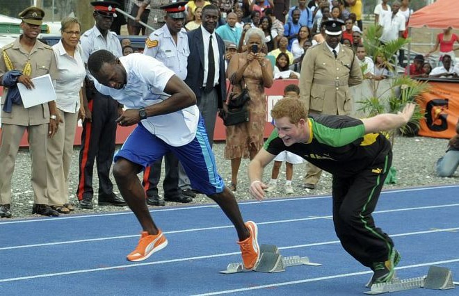 Najhitrejši človek na svetu Usain Bolt se je v promocijskem teku pomeril z britanskim princem Harryjem.
