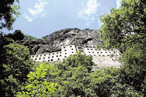 Samostan Sumela visoko v skali