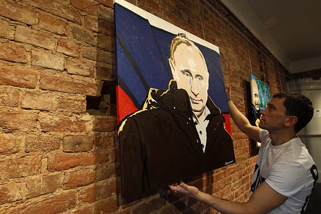 Razstava Putinovih pop art portretov umetnika Sergienka