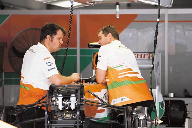 Mehaniki ekipe Force India so prvi občutili nemire v Bahrajnu, eden od njih je že zapustil državo.