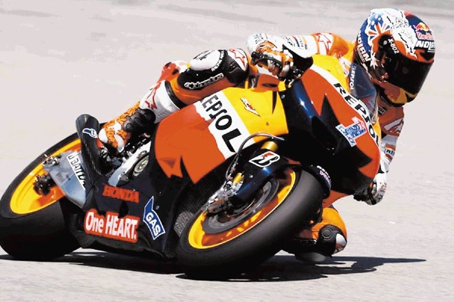 Tudi Casey Stoner se ukvarja s težavami z motociklom.