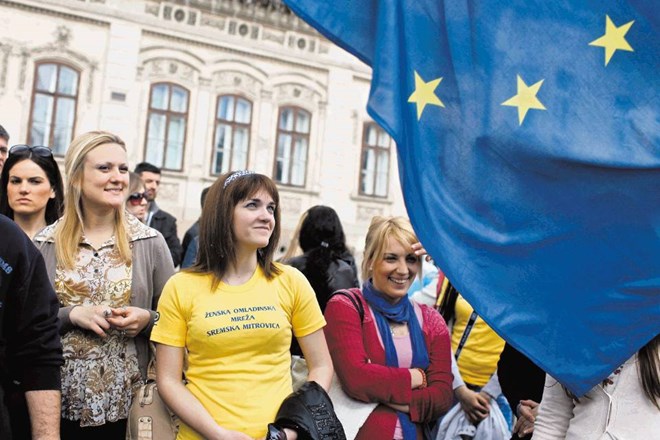 EU je predvolilna tema, ker je obet za modernejšo Srbijo. A tudi nekateri mladi pravijo, da so najpomembnejša delovna mesta,...