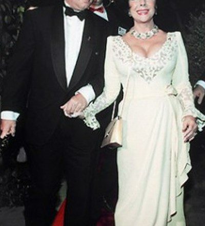 Poroka Elizabeth Taylor in Larryjem Fortenskyjem je bila tako razkošna kot tudi nenavadna. 6. oktobra 1996 se je Taylorjeva...
