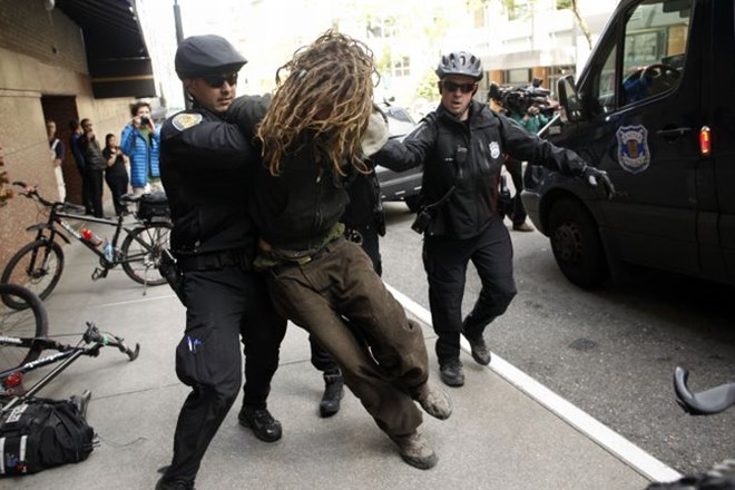 Foto: Ameriški protestniki so se ponekod spopadli tudi s policijo