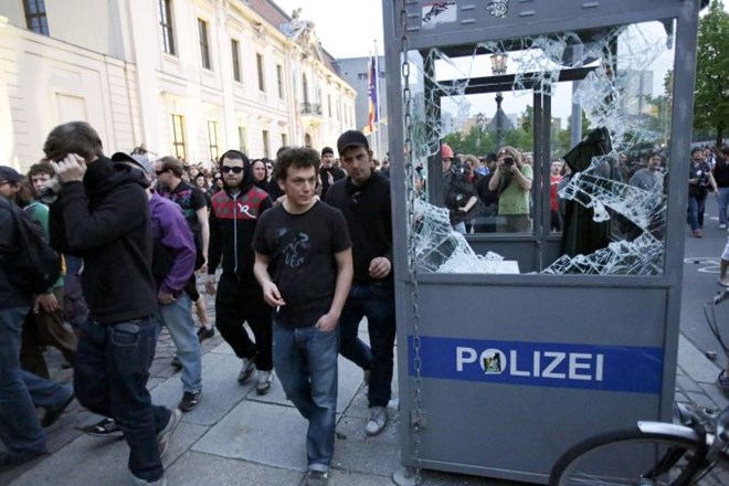 Foto: Nasilje začinilo tudi prvomajske parade v Nemčiji in Švici